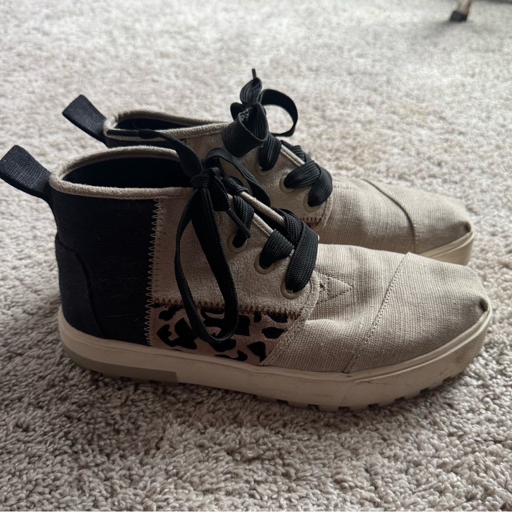 Toms Canvas Ankle Animal Print Shoes 8.5